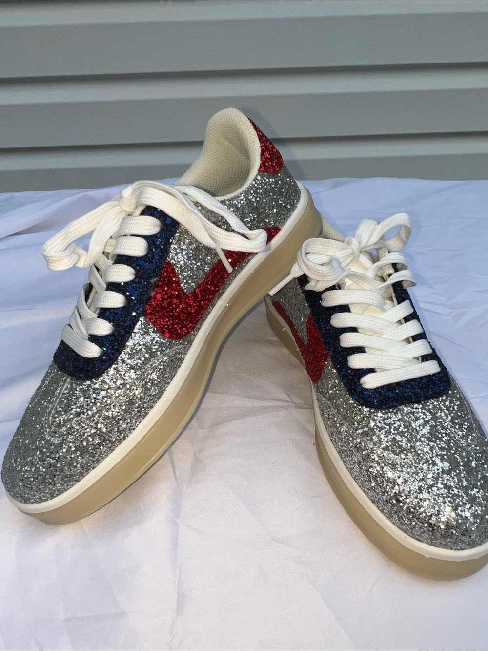 NWOT Lucky Step Air Cooled Size 8 Silver Glitter Sneakers Red Blue Lace Up